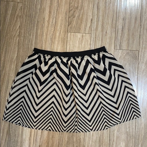 American Eagle Skirt - Picture 2 of 7